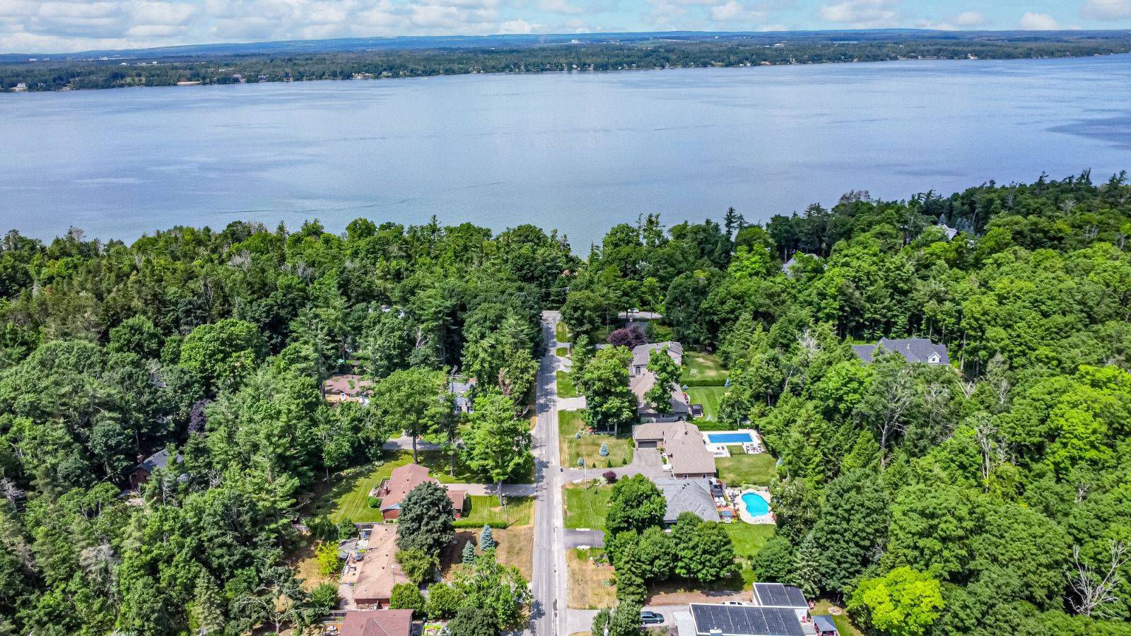 Innisfil, ON L9S 2L4,3782 Whitecap DR