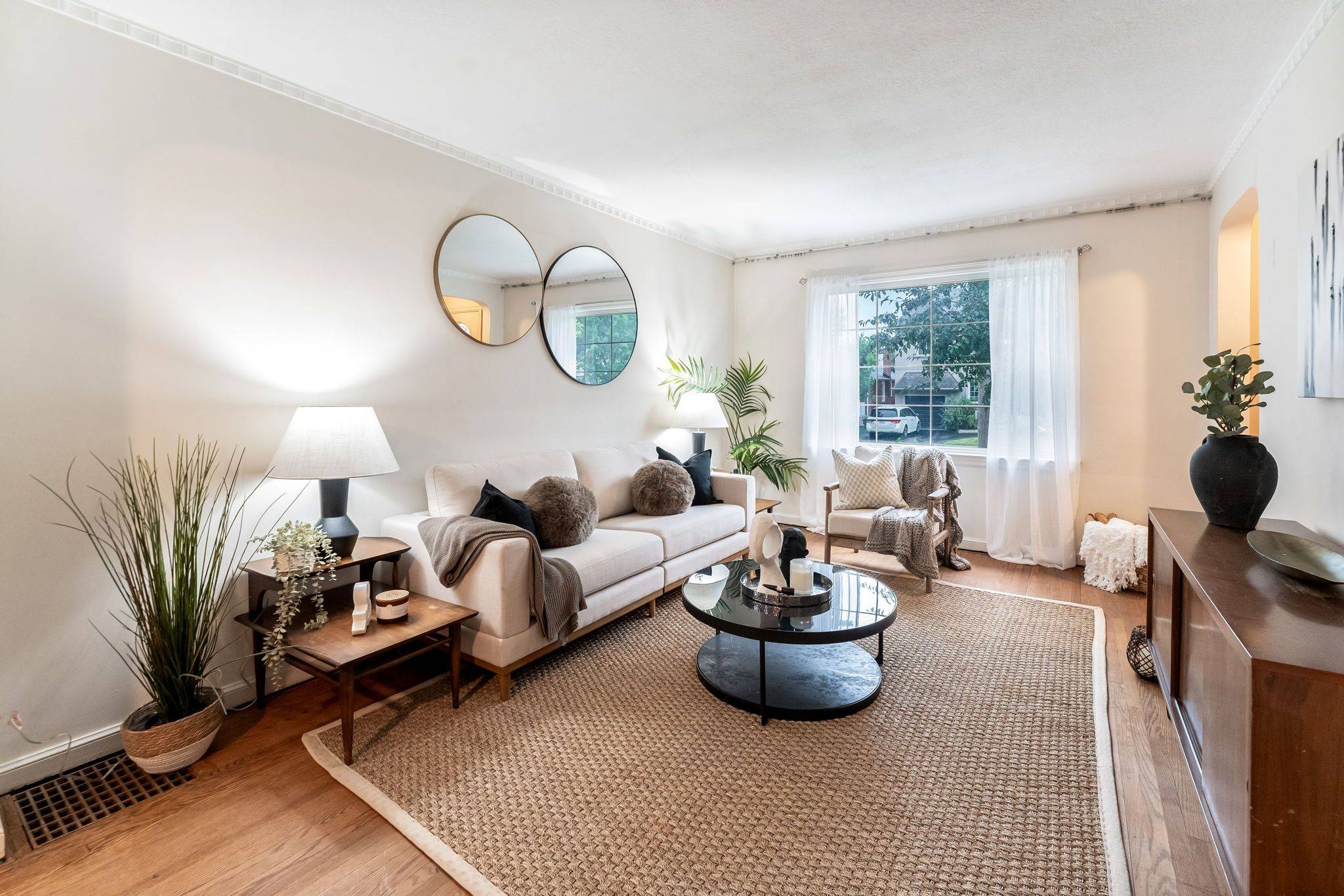 72 Edgecroft RD, Toronto W07, ON M8Z 2B8