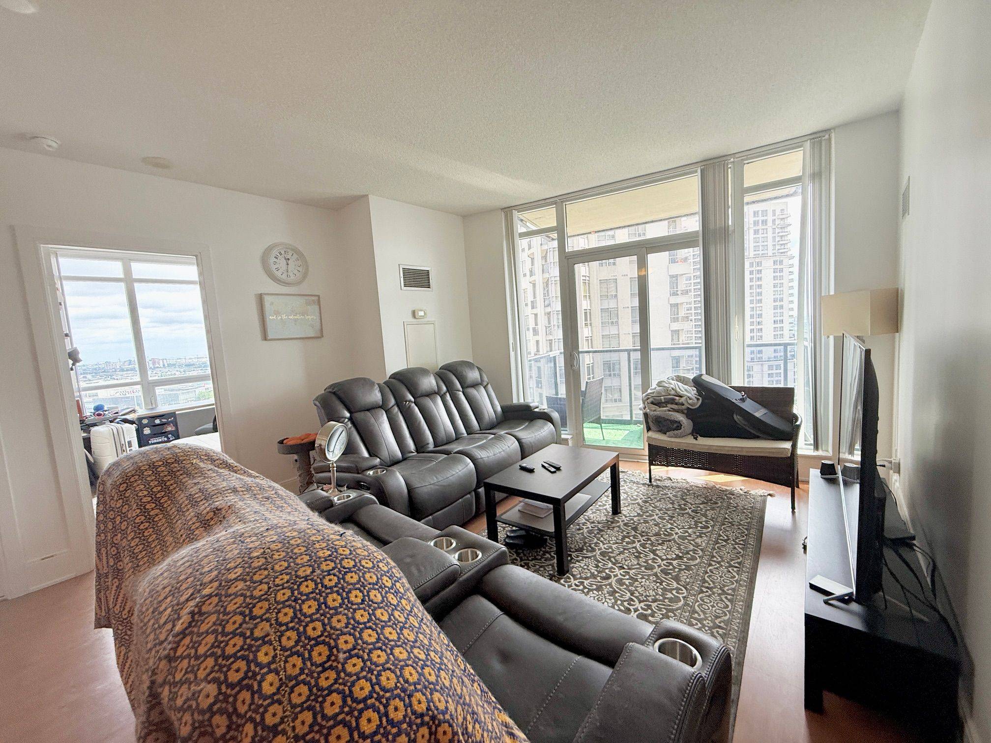 Mississauga, ON L5B 0E1,330 Burnhamthorpe RD W #1807