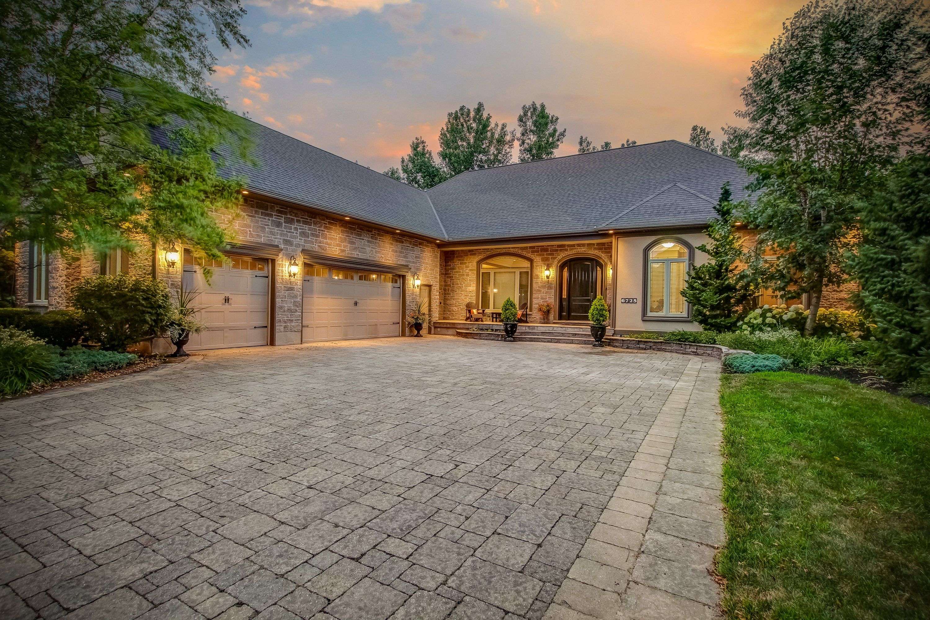 Niagara Falls, ON L2J 4L5,6725 Domenic CRES