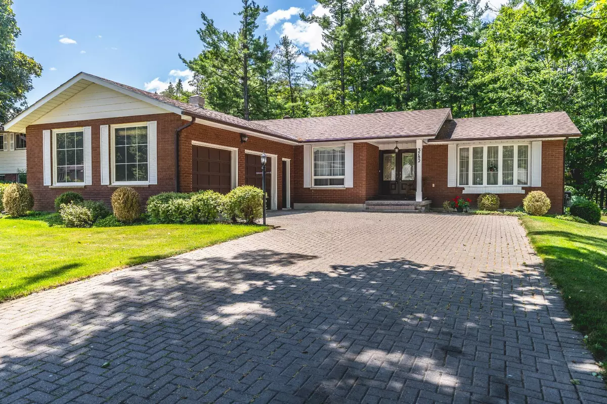 Innisfil, ON L9S 2L4,3782 Whitecap DR