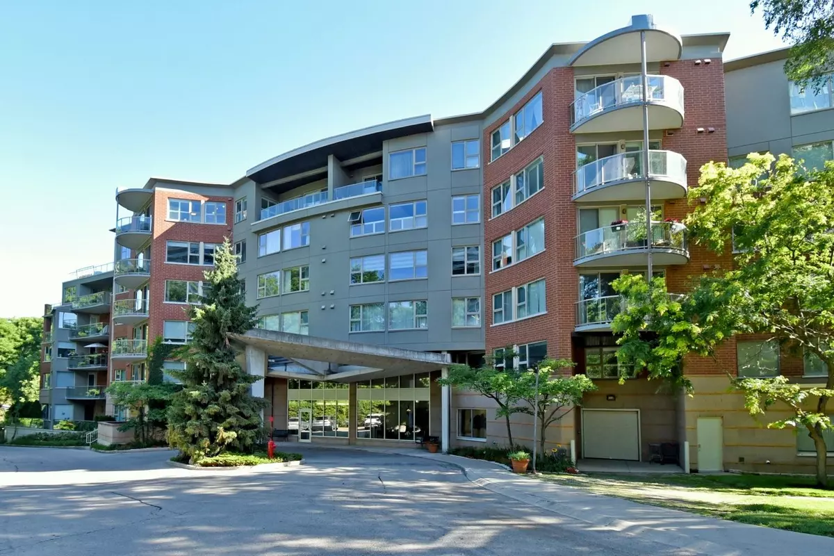 Hamilton, ON L9H 7N8,77 Governors RD #509