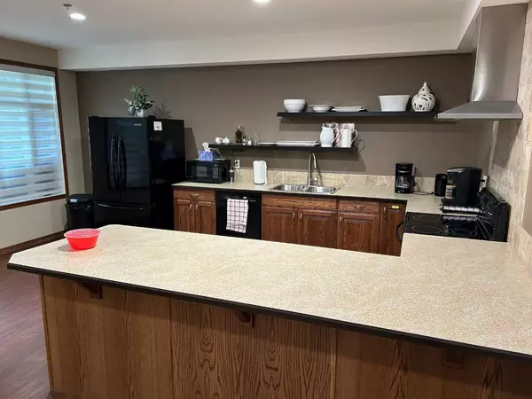 Red Deer, AB T4N 6N5,5213 61 ST #109
