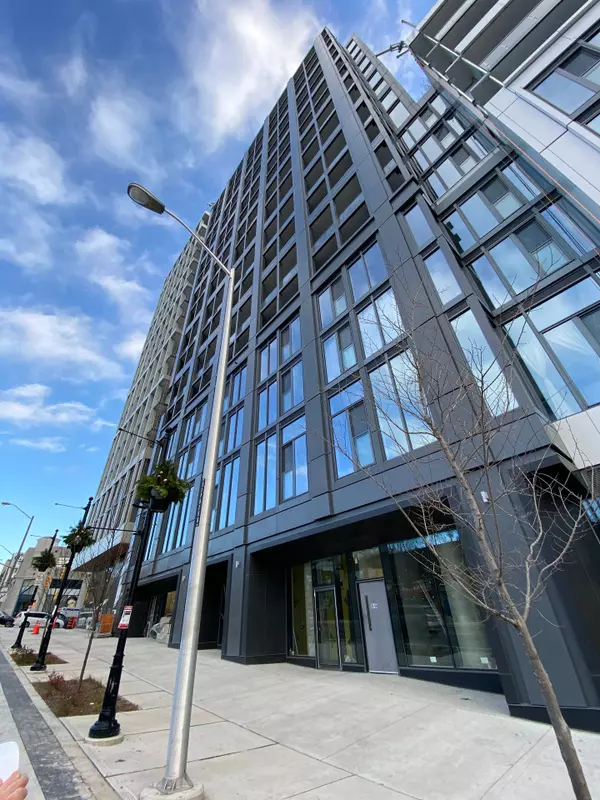 2020 Bathurst ST #720, Toronto C03, ON M5P 3L1
