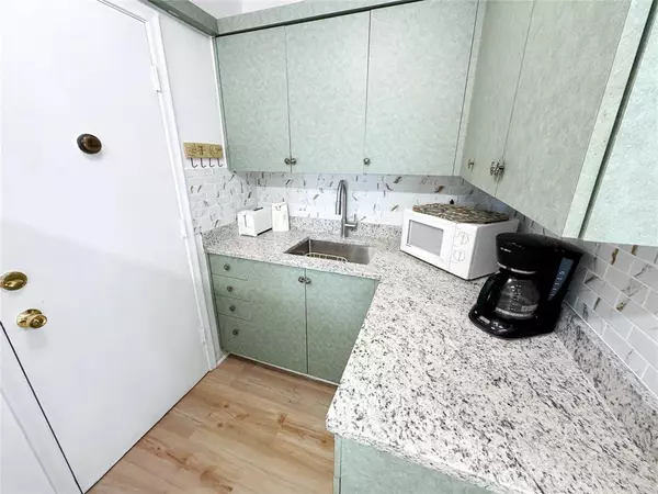 Pompano Beach, FL 33060,310 S Cypress Rd #729
