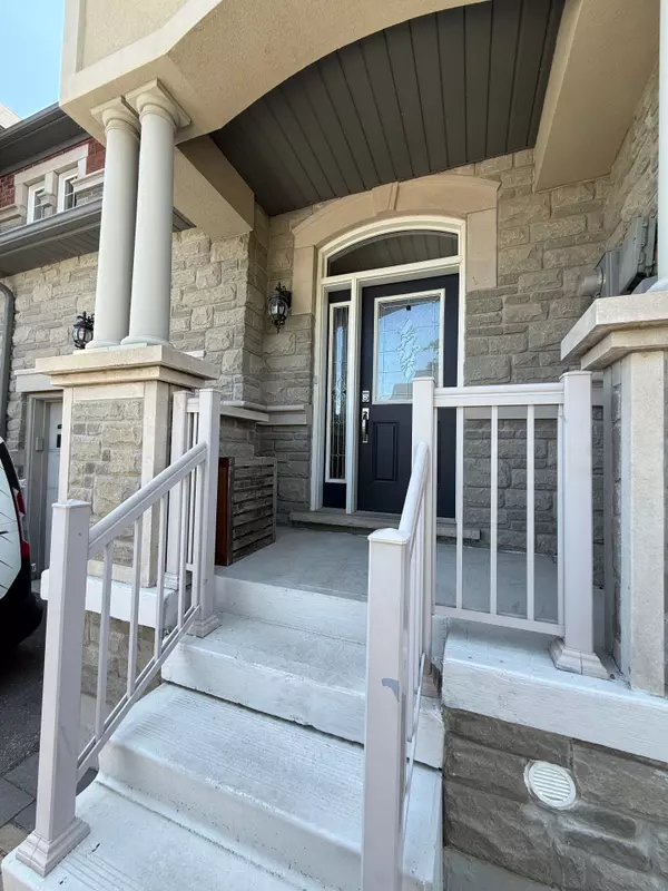 32 Spruce Pine CRES, Vaughan, ON L6A 4T3