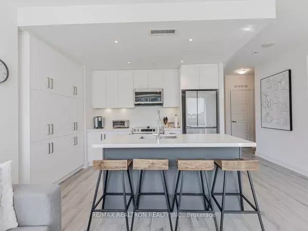 Innisfil, ON L9S 0N9,375 Sea Ray AVE #204