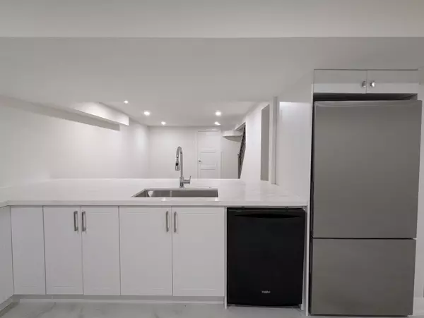 Mississauga, ON L5R 1R2,250 Harrowsmith DR #Basement