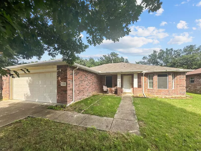2118 Wagon Wheel Trail, Corinth, TX 76208