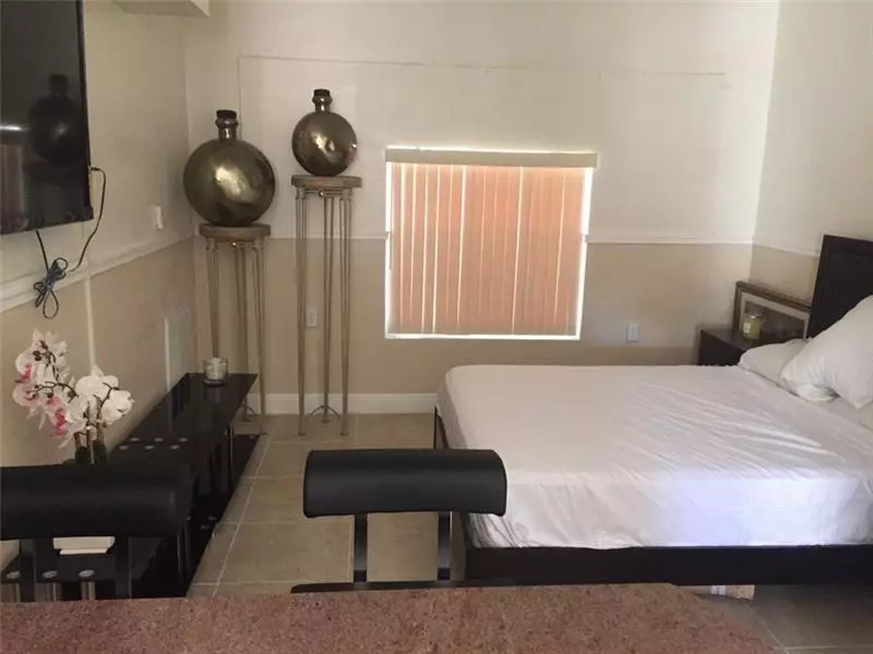 210 SW 3rd Pl, Dania Beach, FL 33004