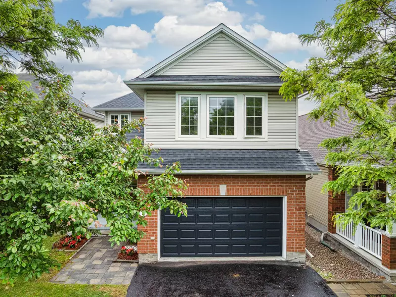 8 Dunn ST, Kanata, ON K2K 3J8