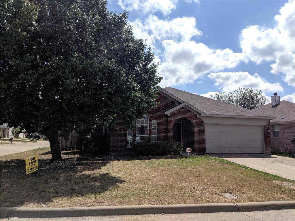 7216 Park Creek Circle W, Fort Worth, TX 76137