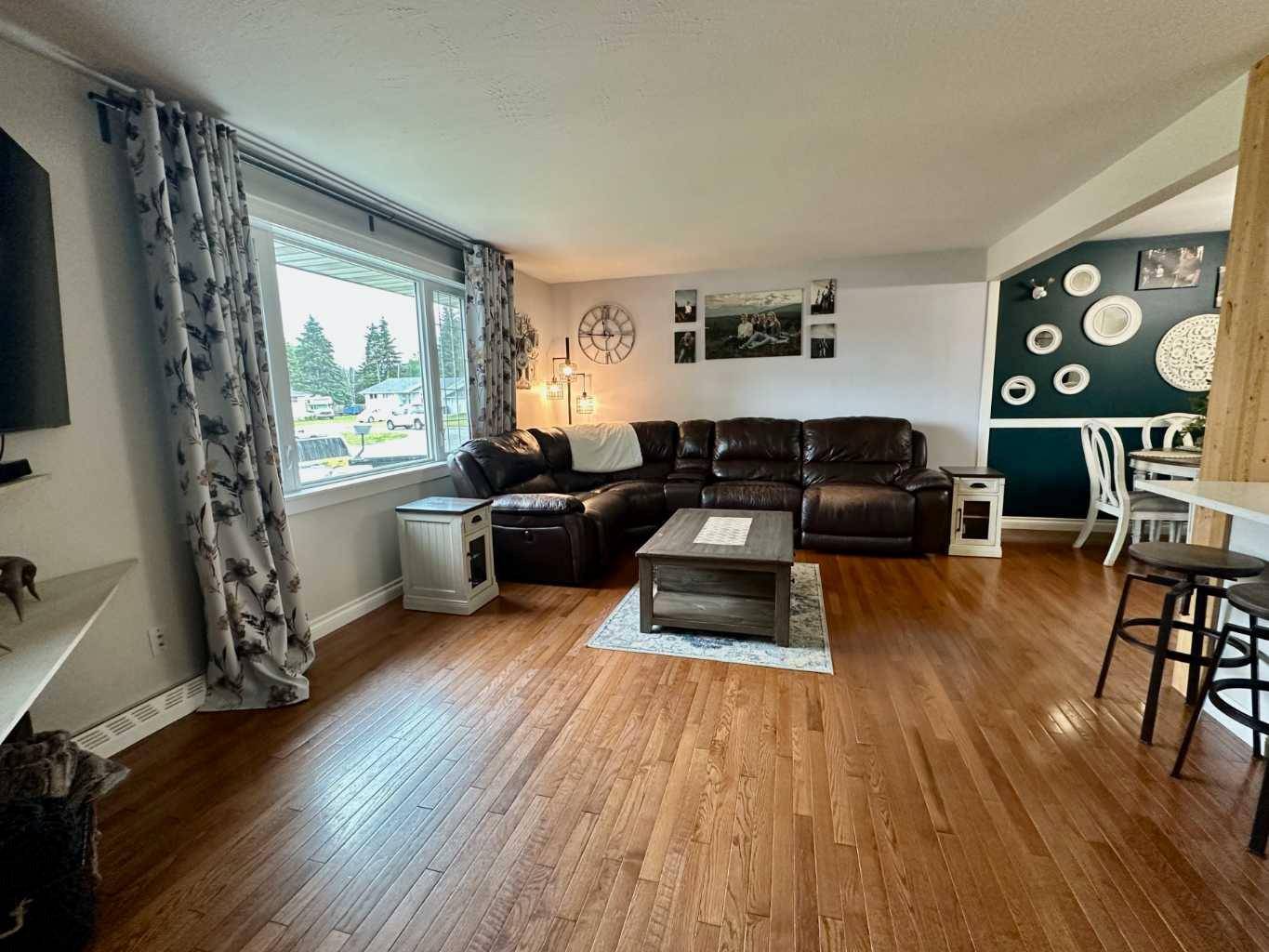 Hinton, AB T7V 1E6,101 Poplar PL