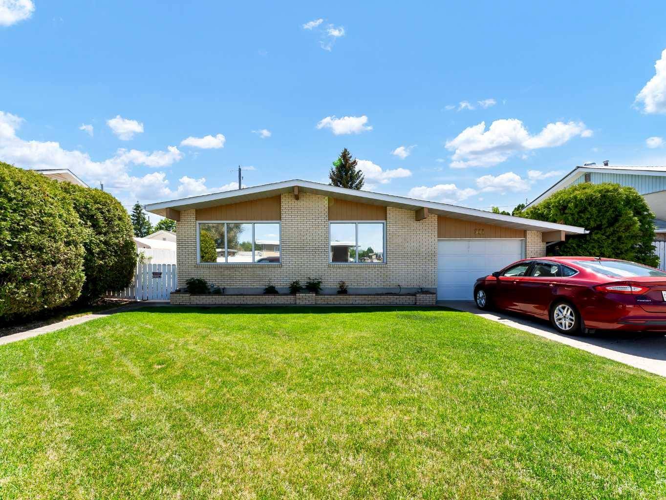 511 12 ST Northwest, Medicine Hat, AB T1A 6R3