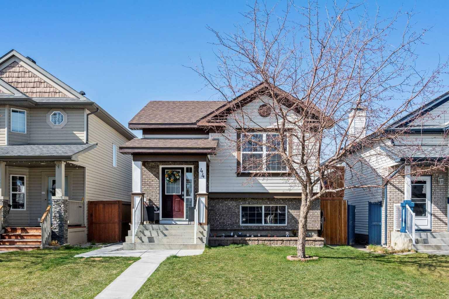 Calgary, AB T3K 5Z8,44 Covepark PL Northeast