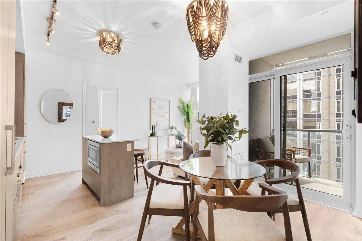 1 Yorkville AVE #1402, Toronto C02, ON M4W 0B1