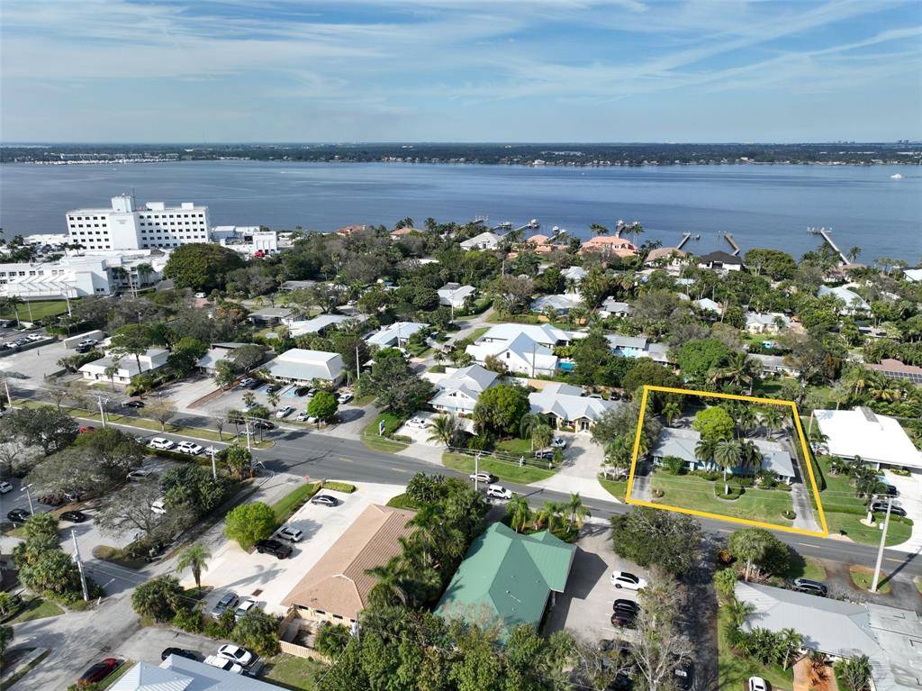 835 SE Osceola St, Stuart, FL 34994