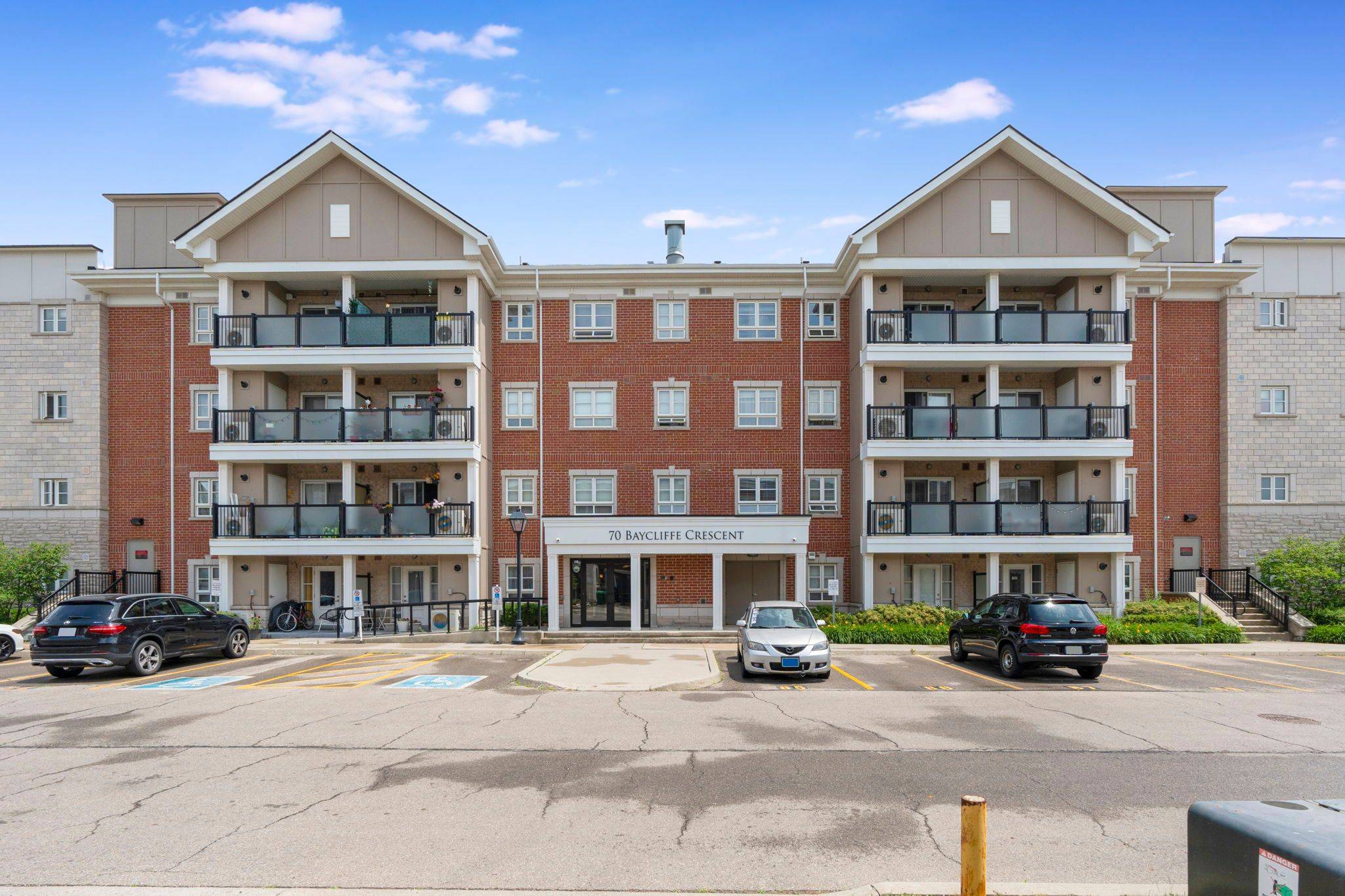70 Baycliffe CRES #412, Brampton, ON L7A 0Z5