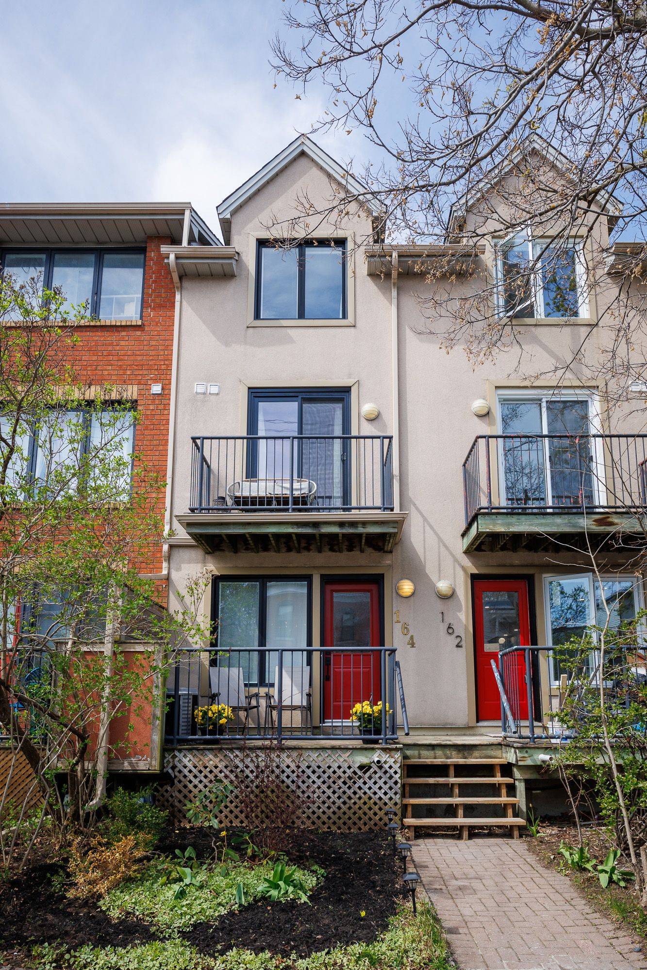 West Centre Town, ON K1R 7M4,164 Rochester ST