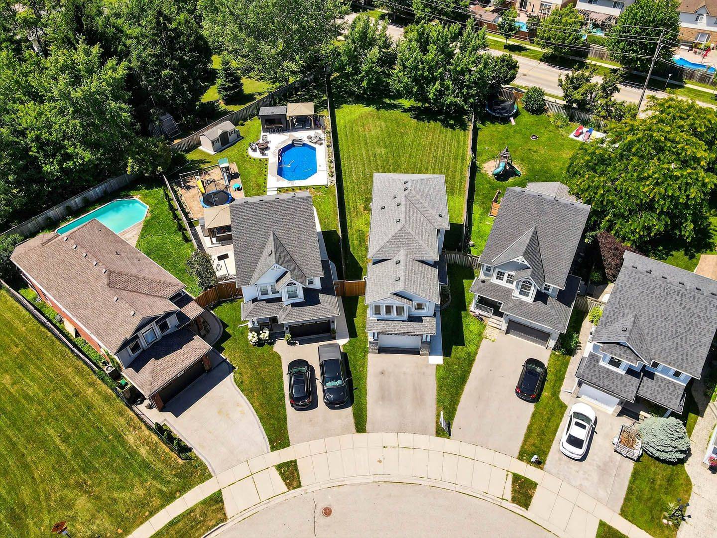 28 Calvin CT, Cambridge, ON N3C 4J5