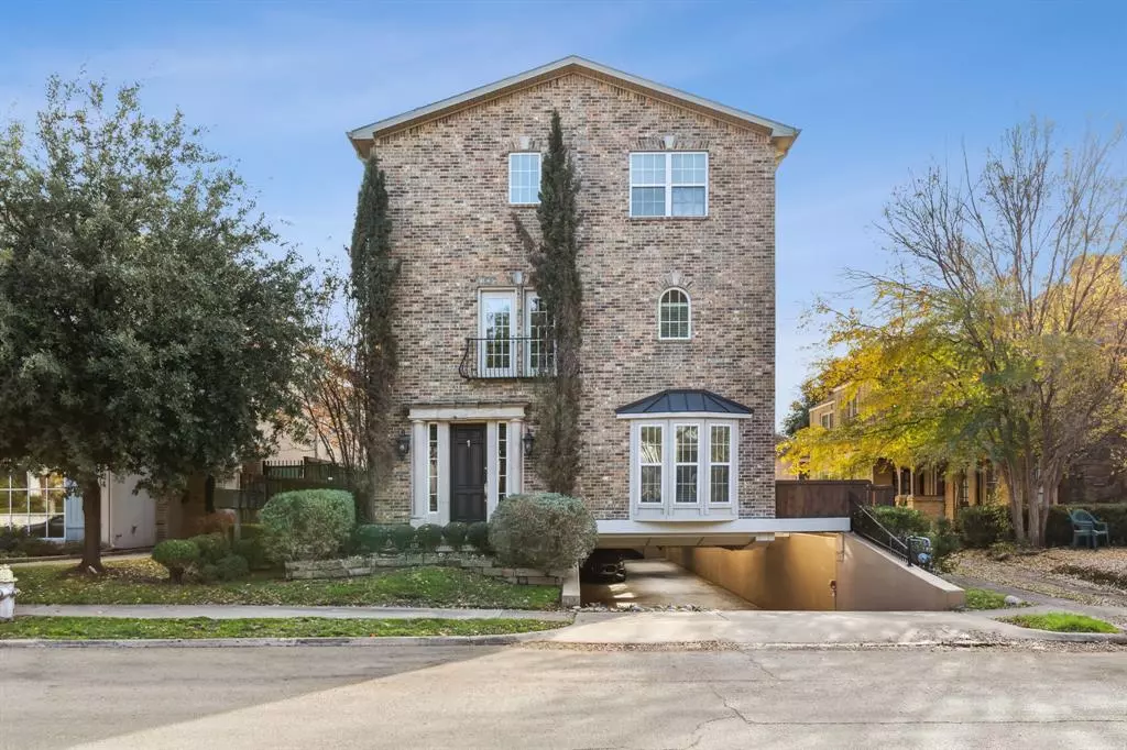Dallas, TX 75219,4120 Hawthorne Avenue #3