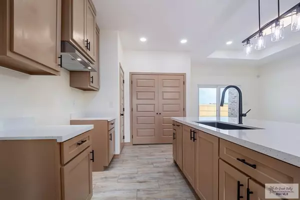 Brownsville, TX 78521,733 THORNTON LN