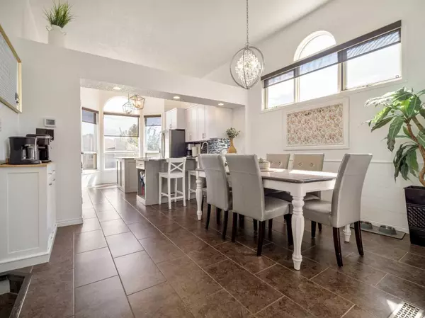 Lethbridge, AB T1K 6A1,38 Edgewood PL W