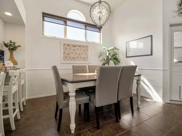 Lethbridge, AB T1K 6A1,38 Edgewood PL W
