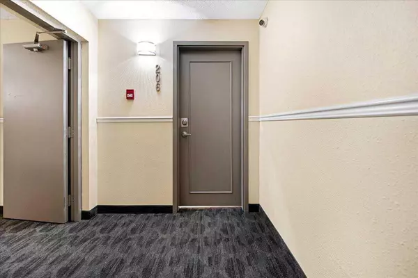 Calgary, AB T2V0H4,630 57 AVE Southwest #206