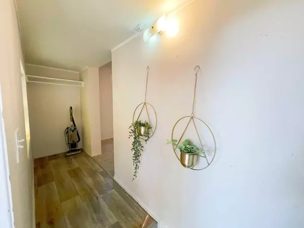 Lethbridge, AB T1H 3B1,645 16 ST N