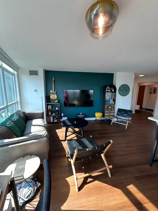 Toronto C01, ON M5V 1B1,219 Fort York BLVD #1503
