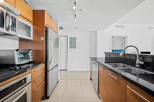 Miami, FL 33132,244 Biscayne Blvd #2210