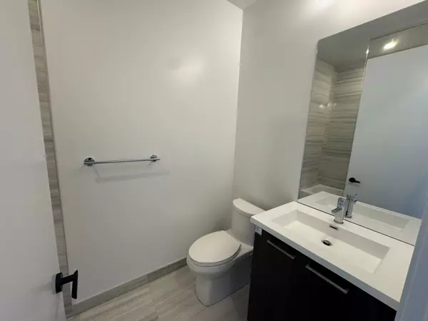 Vaughan, ON L4K 0P9,195 Commerce ST #PH108