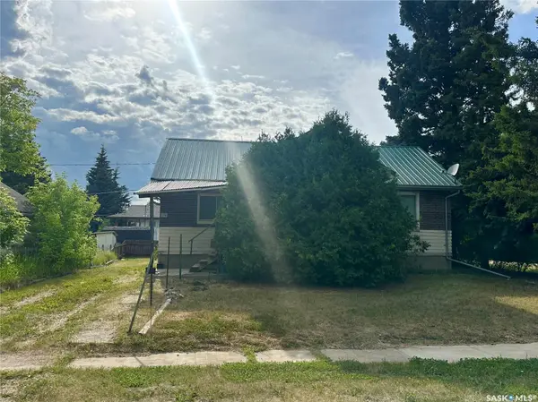 208 2nd STREET,  Medstead,  SK S0M 1W0