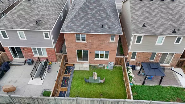 Milton, ON L9E 0A8,1496 Farmstead DR