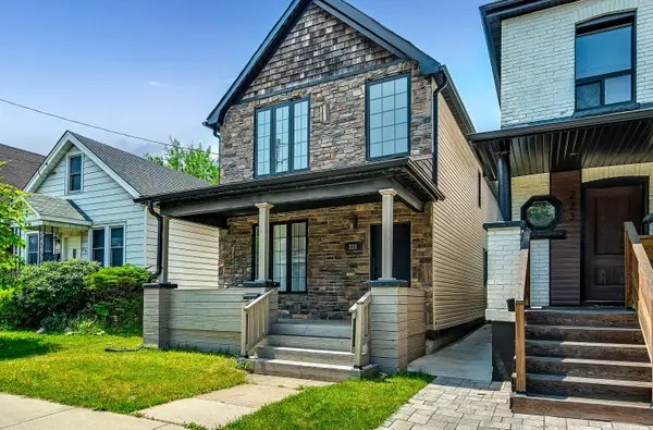 221 Rosslyn AVE N, Hamilton, ON L8L 7P8