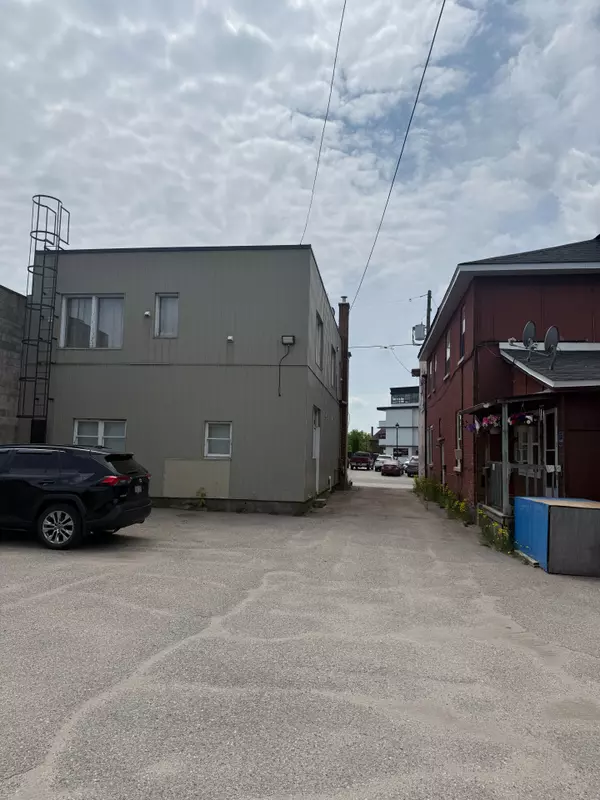 North Bay, ON P1B 2Z1,326 MCINTYRE ST W