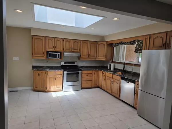 Kitchener, ON N2P 2P9,37 Montcalm DR E #Upper