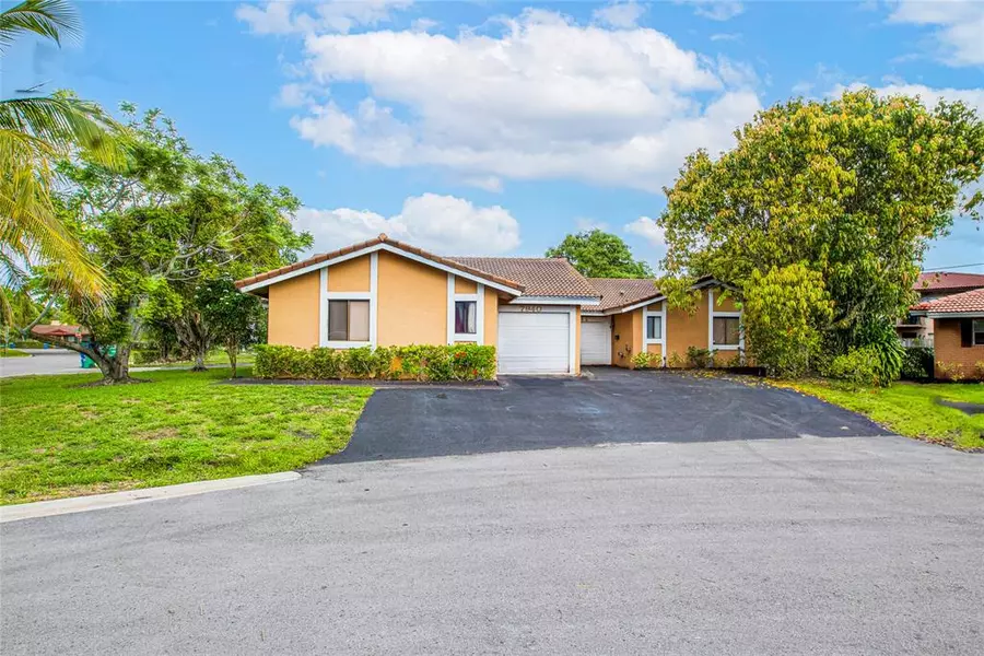 7942 NW 37th Dr, Coral Springs, FL 33065