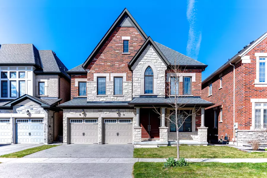 31 Roy Harper AVE, Aurora, ON L4G 0V4
