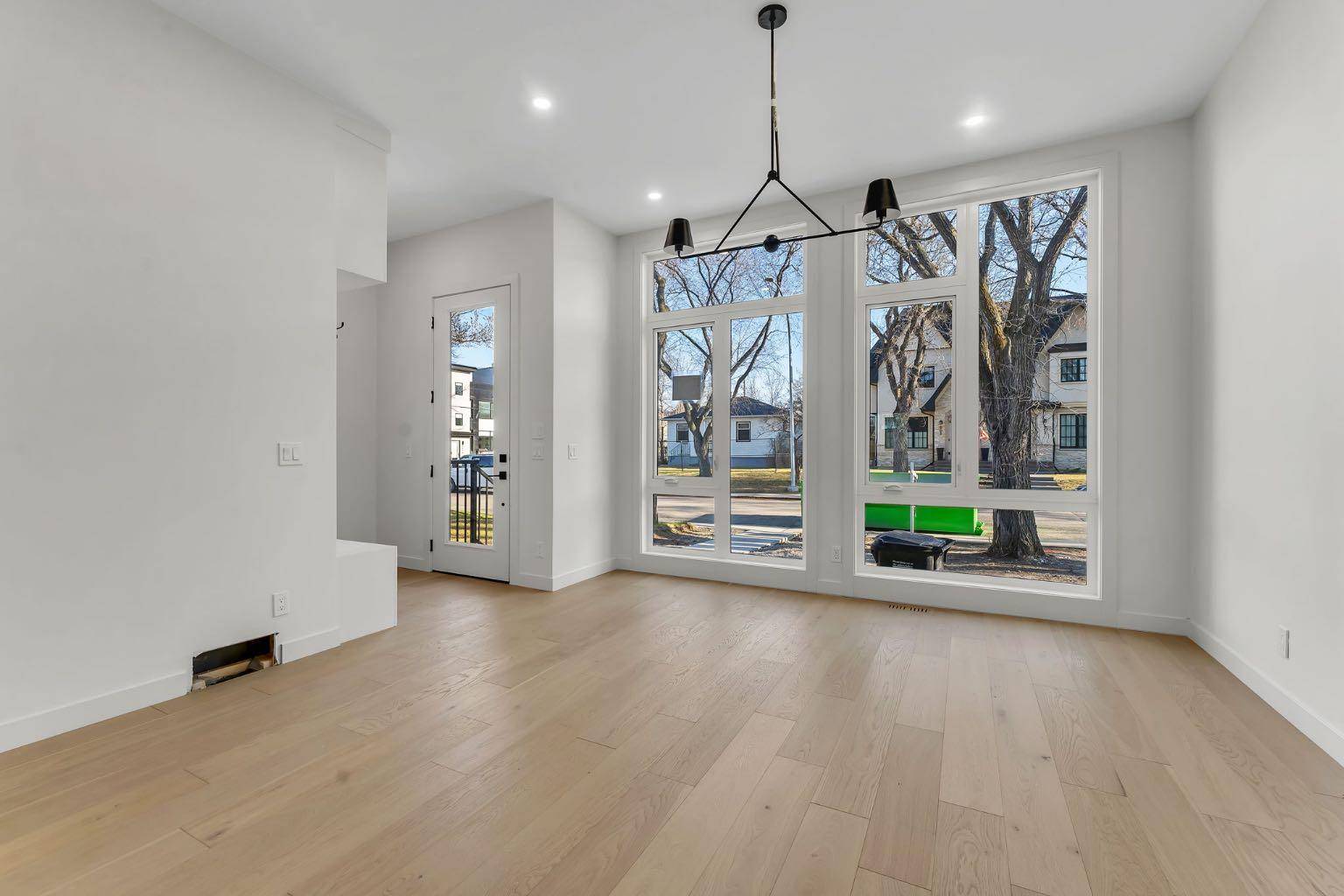 Calgary, AB T2M 2K8,506 28 AVE NW