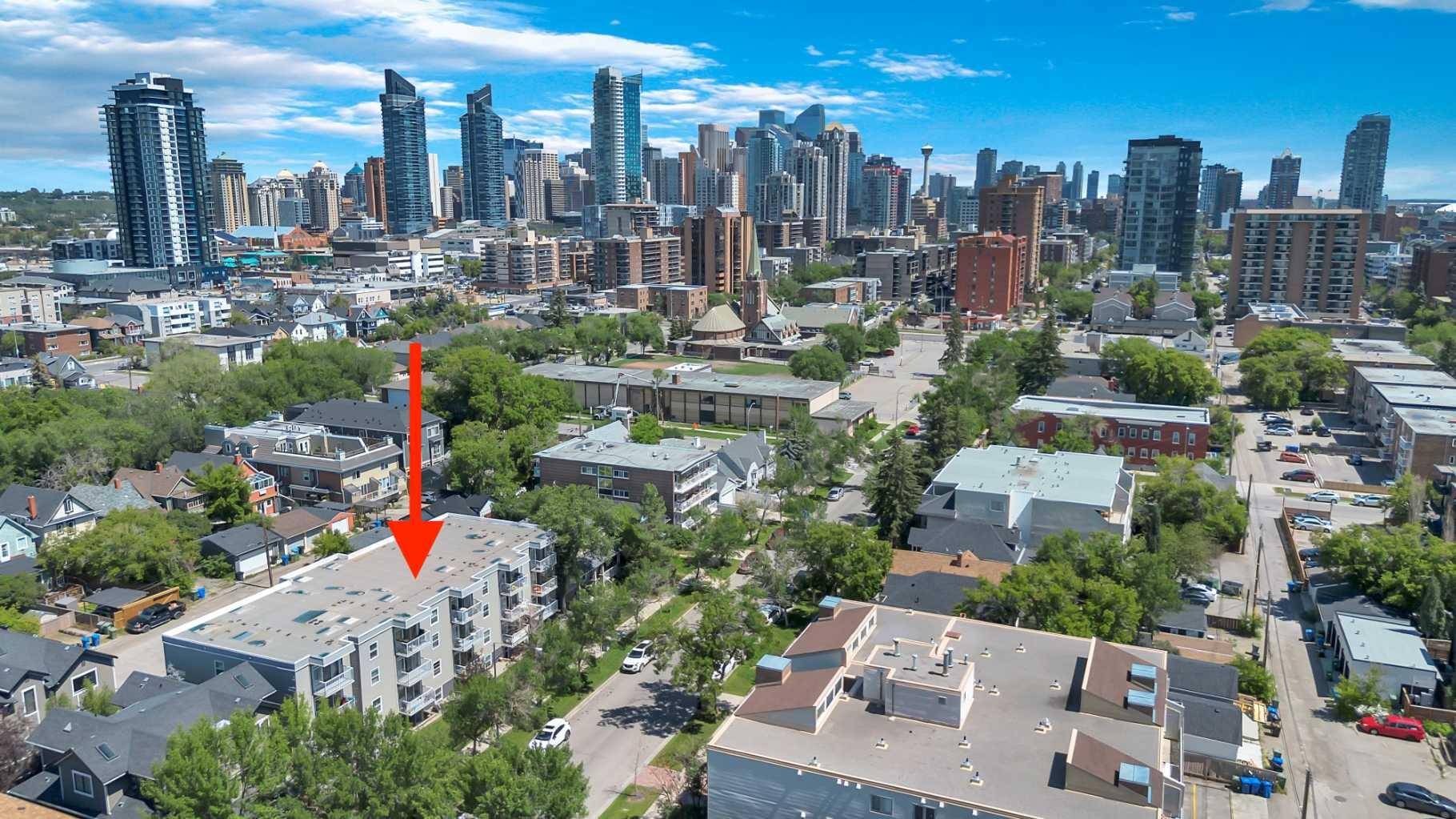 Calgary, AB T3C 0W5,1626 14 AVE SW #403