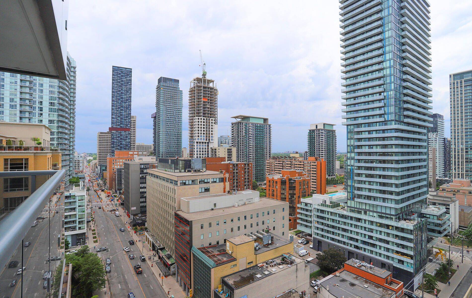 Toronto C10, ON M4S 0B5,125 Redpath AVE #1804