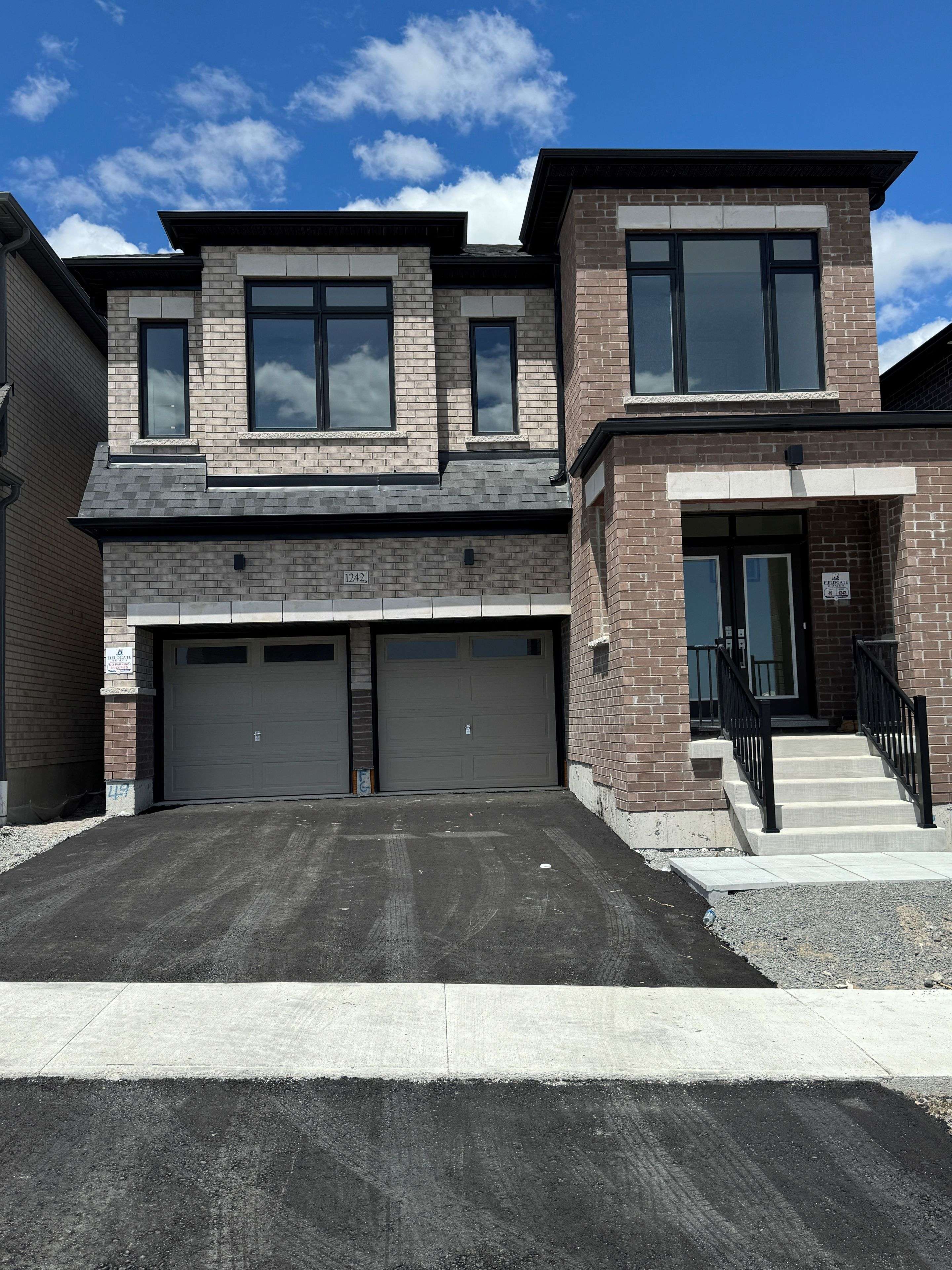 1242 Talisman MNR, Pickering, ON L1X 0R8
