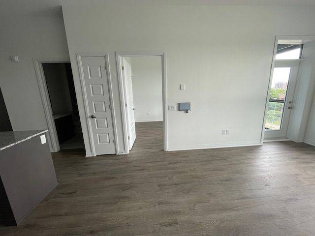 Oakville, ON L6M 5N4,95 Dundas ST #411