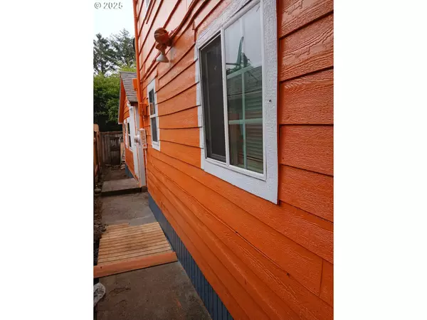 Seaside, OR 97138,821 831 S COLUMBIA ST