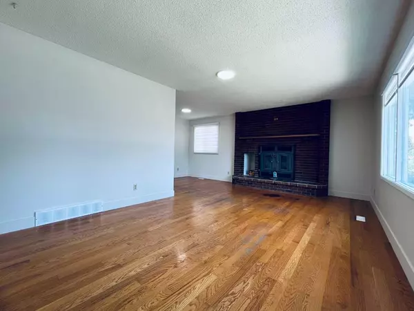 Calgary, AB T2K5E6,6807 Huntchester RD Northeast