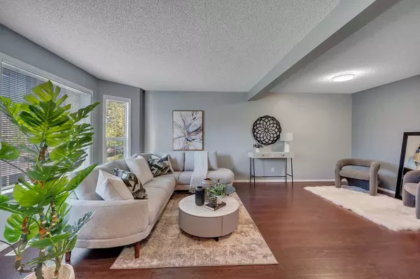 Calgary, AB T3J 3X2,421 Taradale DR NE
