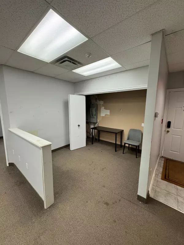 Lincoln, ON L0R 2C0,4100 Victoria AVE #102