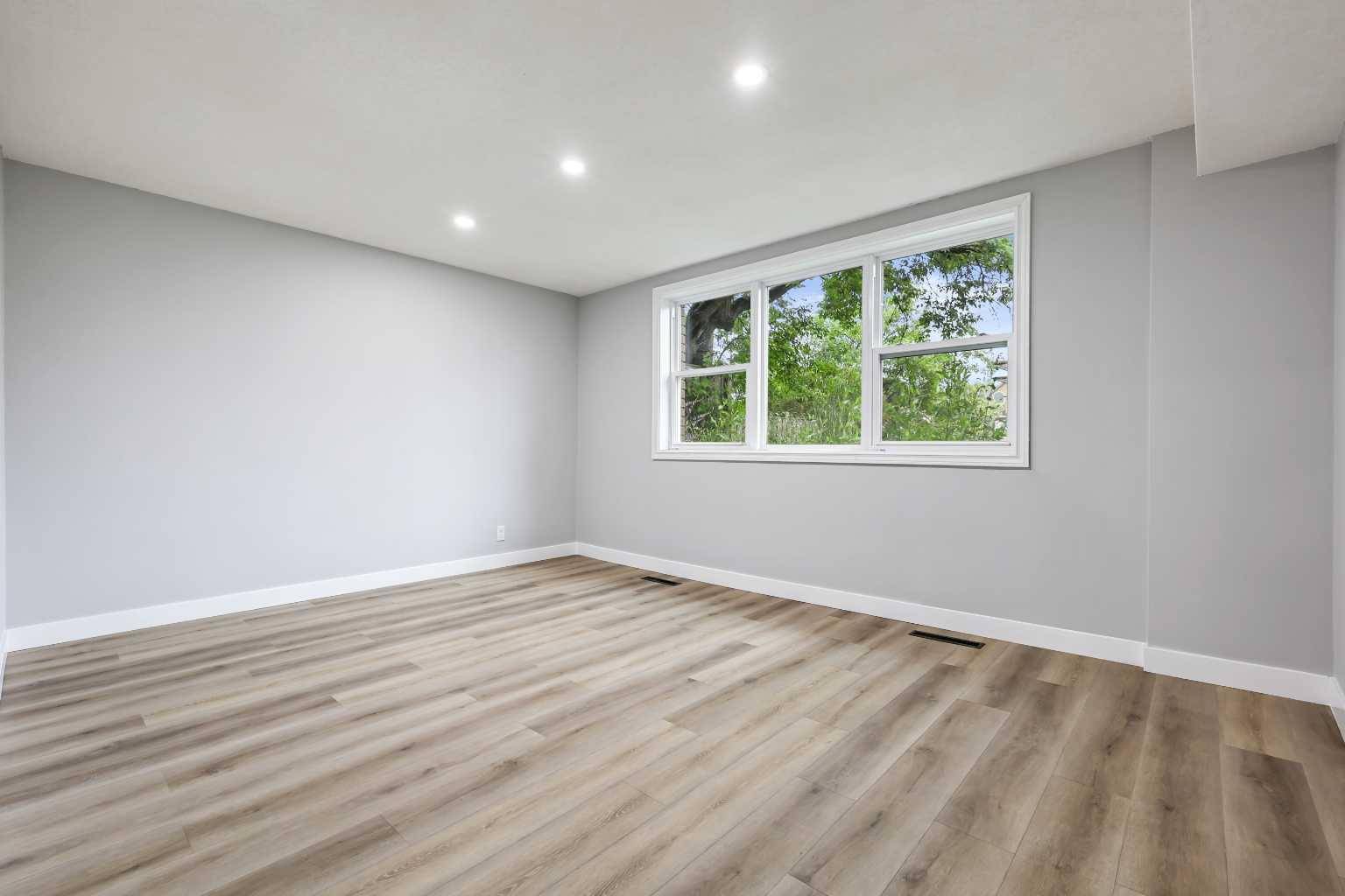 Calgary, AB T3H 1W9,2311 17A ST SW #2